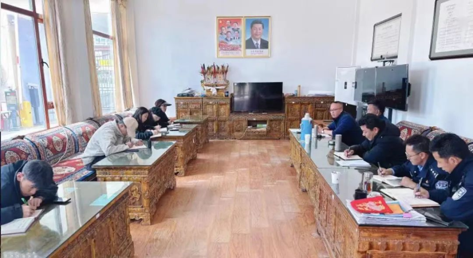 4月18日,堆龙德庆区东嘎街道林堆社区组织社区"两委"班子,科技专干,驻