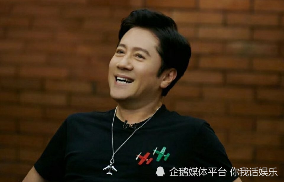 而在双11晚会上,蔡国庆和tvb