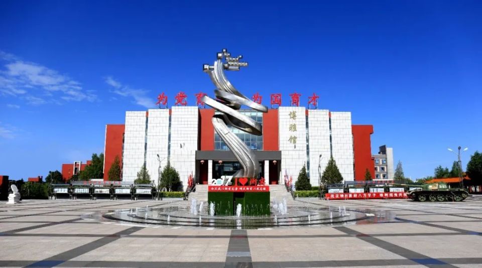 呼和浩特校区建校以来,在名校云集的呼市基础教育圈,以管理精细,教师