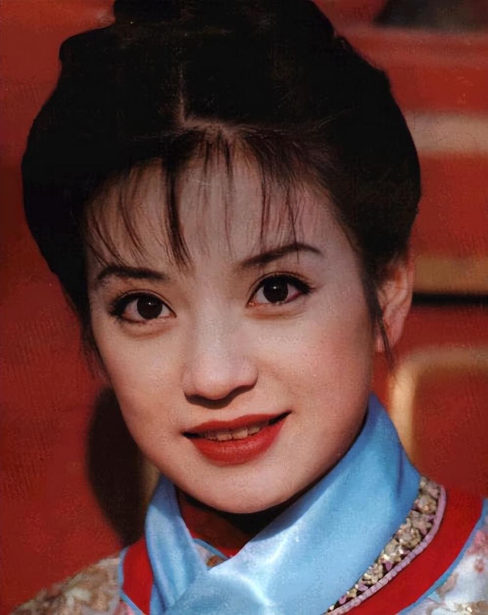 赵薇,一个名字,两部剧,成为了无数人童年的回忆.