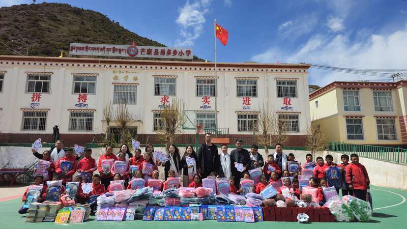 5月20日,华电科工华电芒康项目举办公众开放日活动,松吉拉姆和西藏