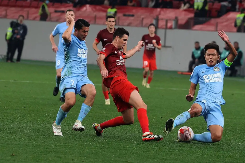 中超强队3轮不胜韩国教练不神奇李玮锋遭质疑张琳芃出状态