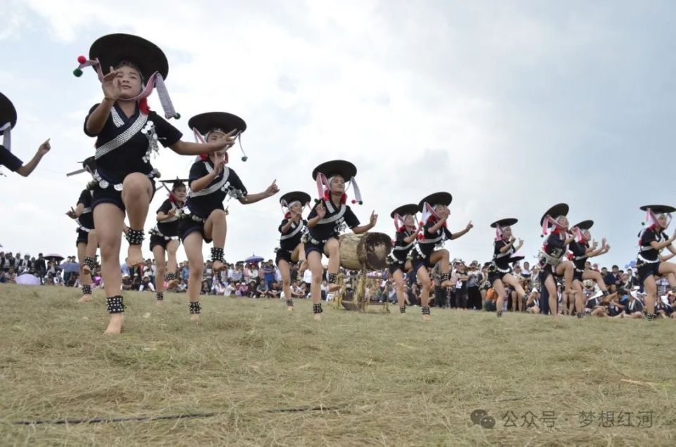 红河县哈尼族奕车服饰:穿在身上的文化符号