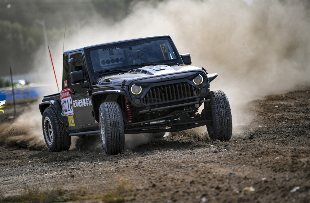 赛车——贺兰山汽车越野文化嘉年华开赛