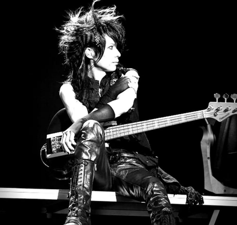 这支日本传奇乐队的贝斯手突然离世.-腾讯新闻