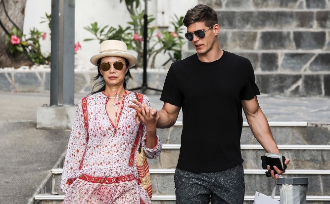 参加前夫的婚礼,她可真狠!