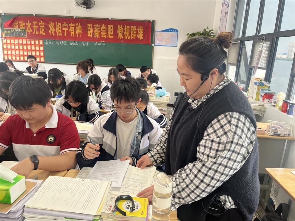 理科"学霸"英语最初仅30分,高中老师助他"三连跳"