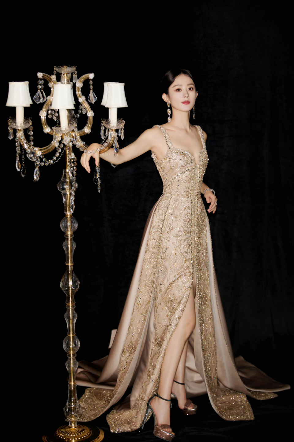 赵丽颖短发进组,疑似拍摄冯小刚新电影《出狱女子的故事》