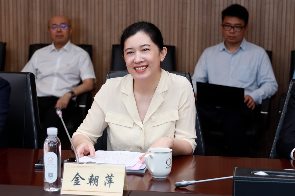 副总经理,浙江东方党委书记,董事长金朝萍也表示,浙江东方与国泰君安