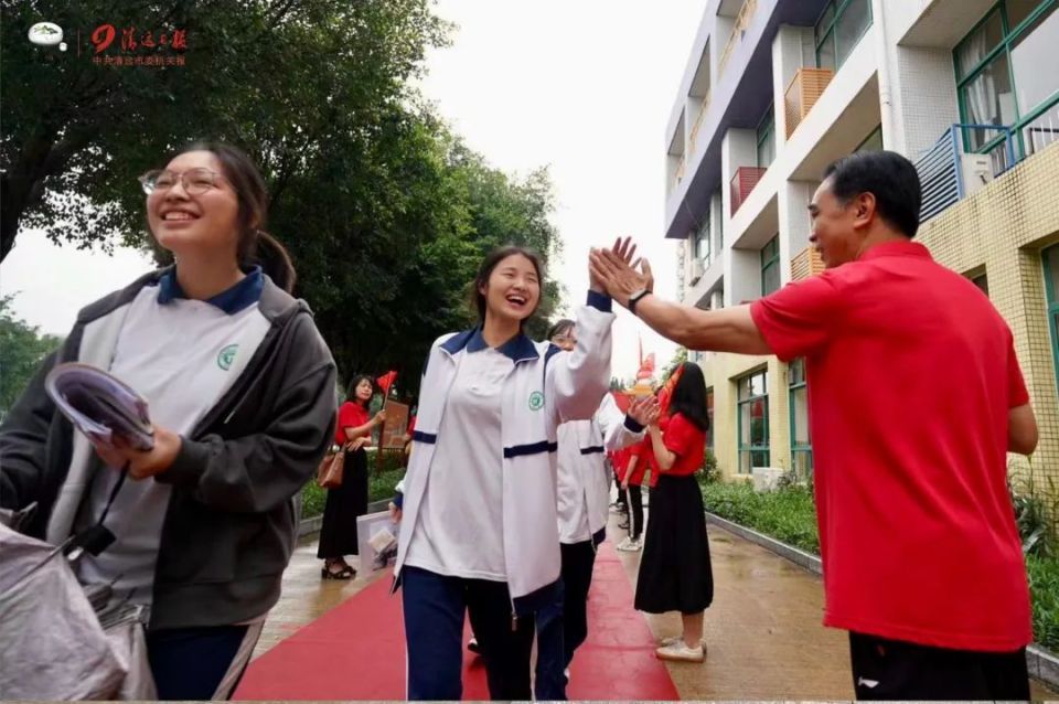 清远高考首日,"名场面"合集来了!(多图 视频)