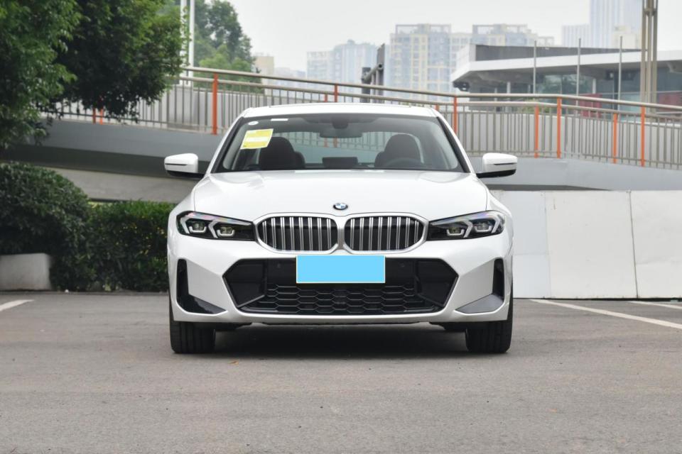 优惠10万 ,宝马3系不到20万!买它还是同价位新能源?