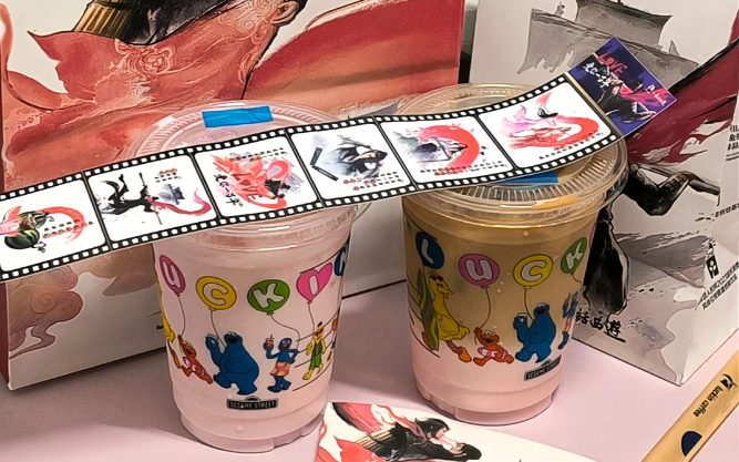 "咖啡杯里泡枸杞"早已不是新鲜事,现在的茶咖饮品品牌,要么忙着联名