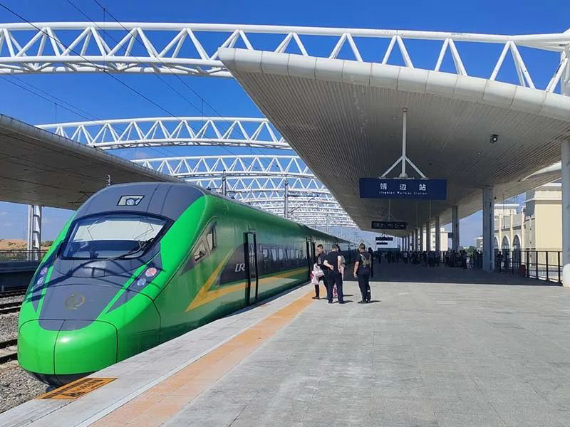 区域内尽管有即将开工的延榆鄂高铁,但榆林向西到横山,靖边,定边,银川