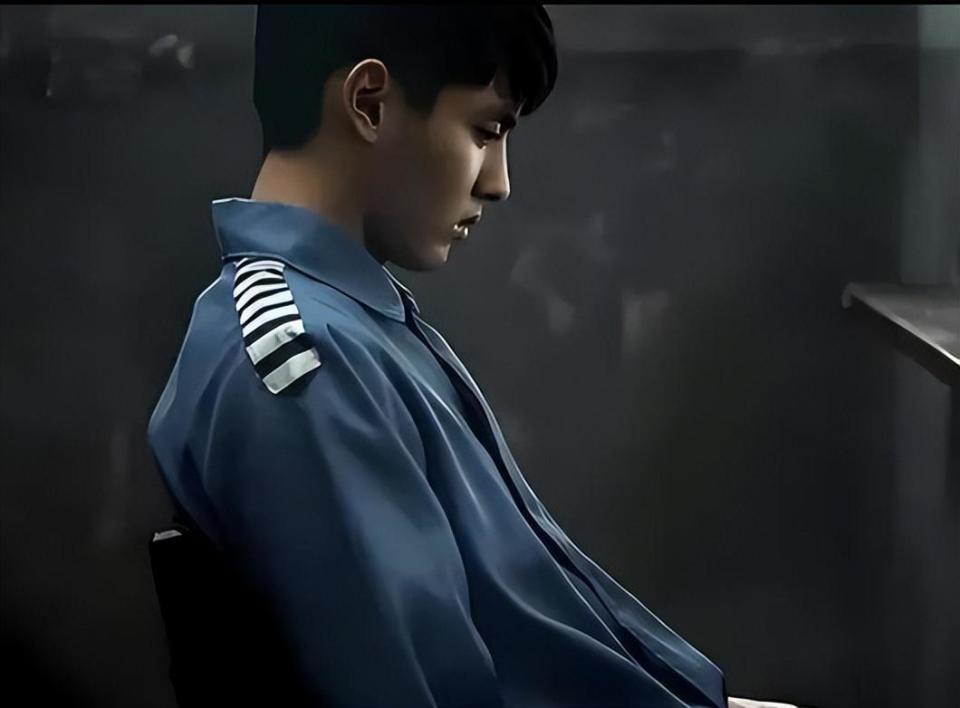 第三位:吴亦凡为了减少品牌影响力的损失,prada也只能取消这次合作.