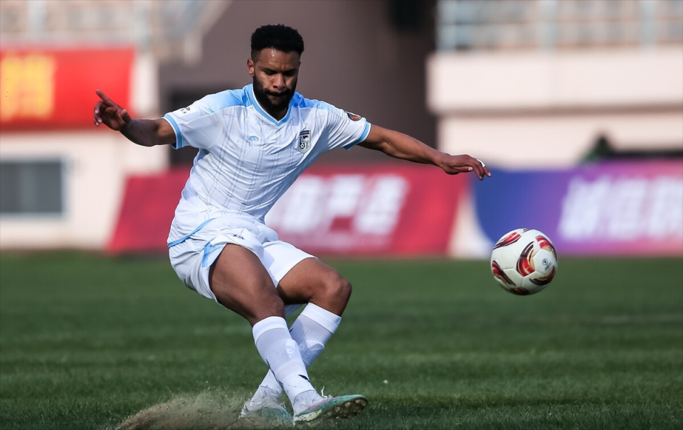 大连英博队后防稳固,新援罗伯森闪耀全场!