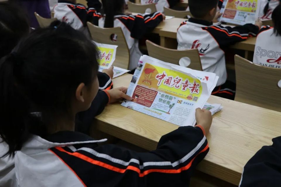 活动首先由南平市红领巾宣讲团成员,邵武市实验小学辅导员姚美爱通过