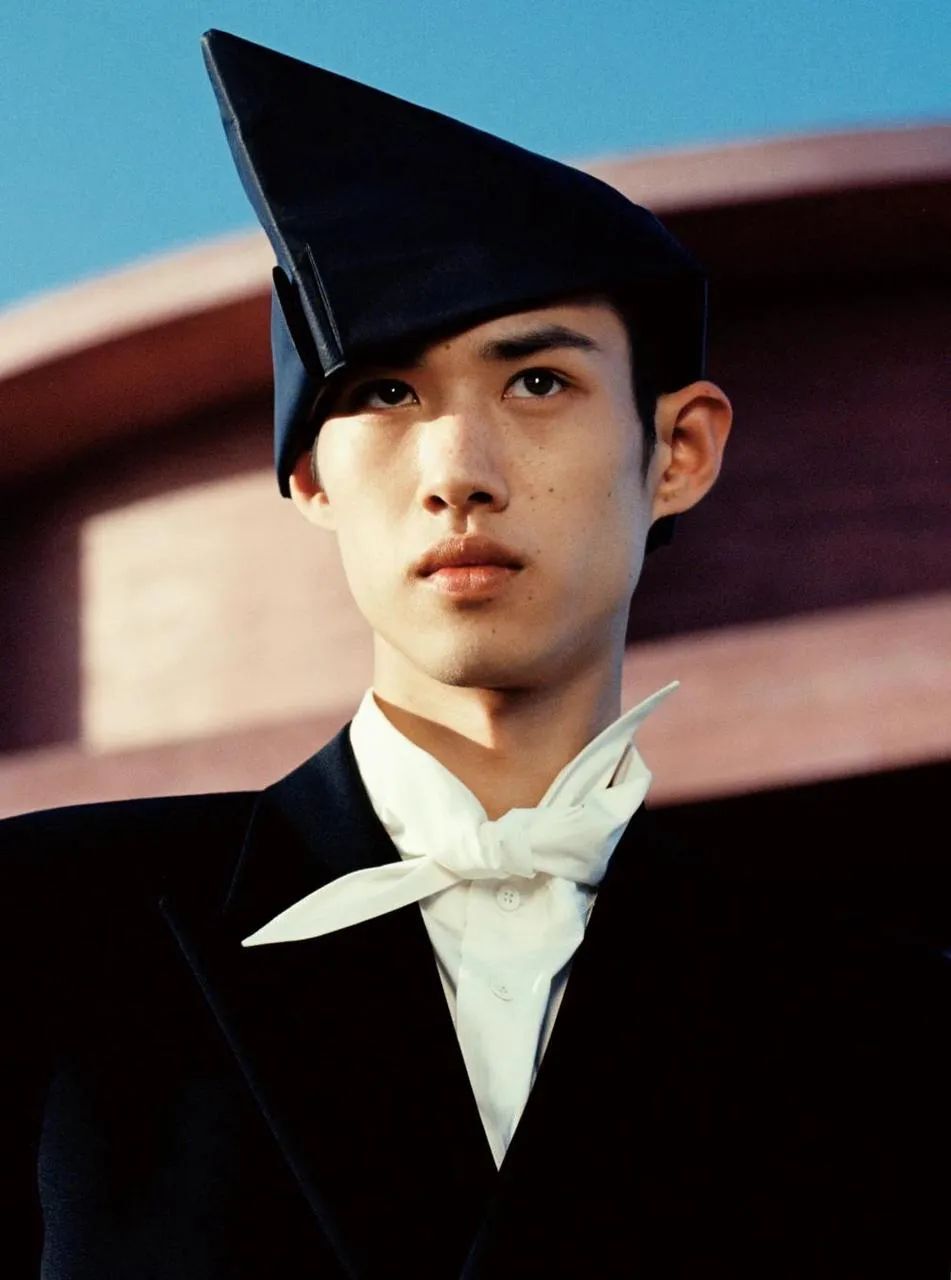 摄影:julian song《智族gq》2022年12月刊吴国强身高:187cm   年龄:22