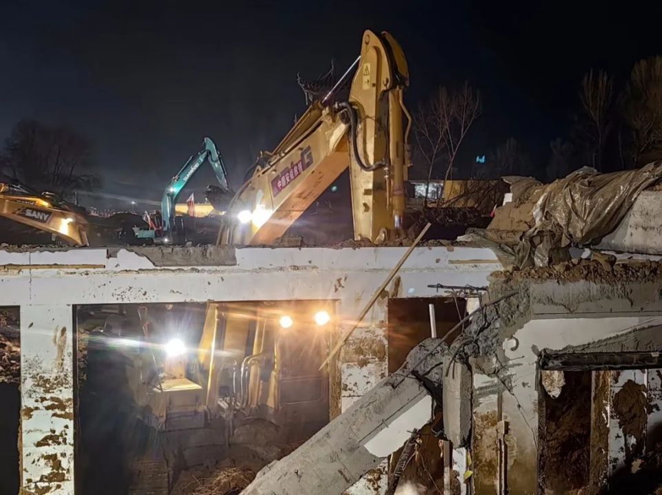 積石山地震海東現場搜救工作結束翻挖淤泥932萬立方米