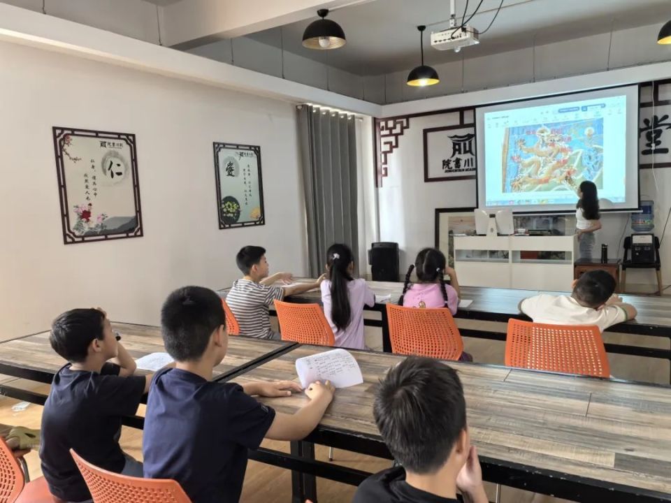 钟楼区永红街道总工会暑期爱心托管班,将国学融入托管服务,让孩子们