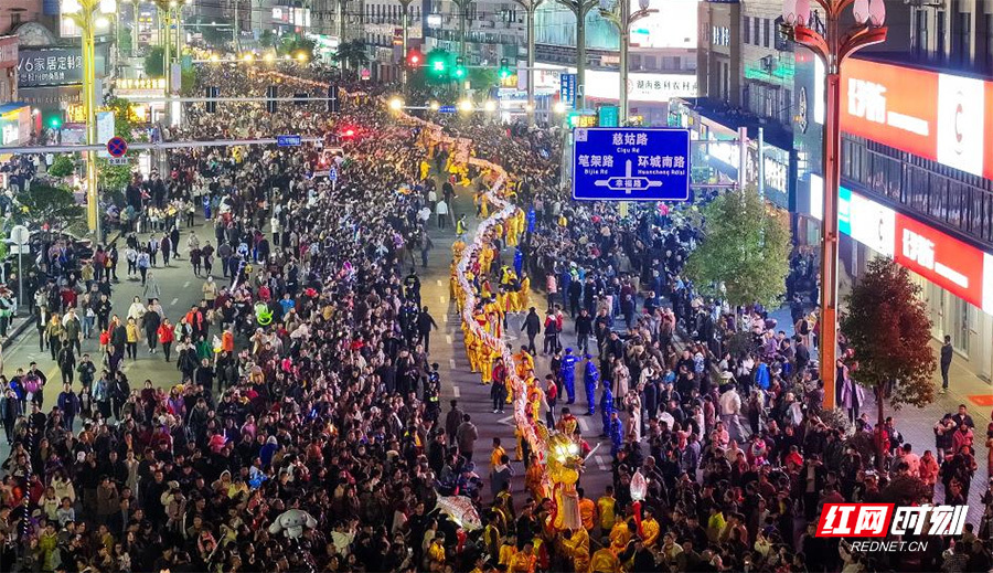 舞动非遗板板灯唱响民族团结进步主旋律