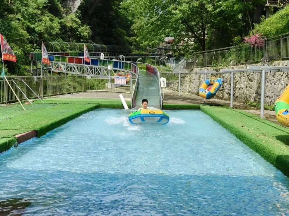 超刺激的玻璃漂流滑道来了!就在德阳这里