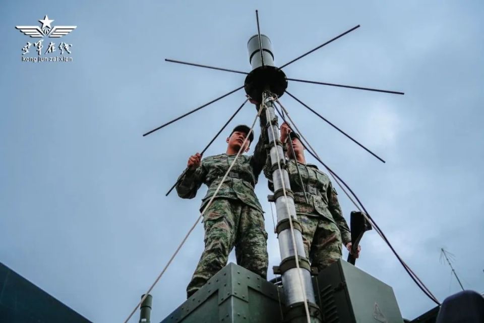 "小岗位"挑起"大责任",来看空军场站通信兵的训练日常