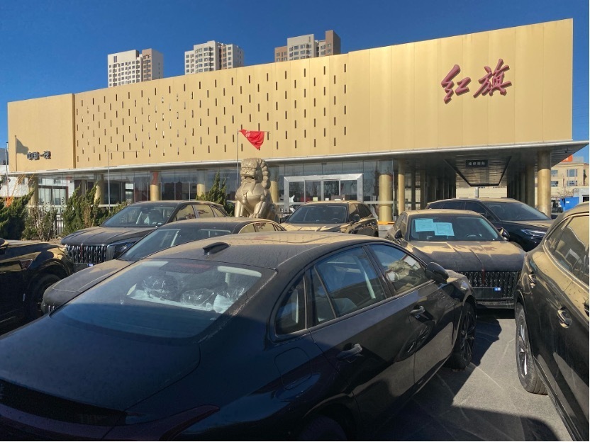 4S店爆雷后：银行与车主上演抢车大战，未能提车车主轮番睡车里盯梢