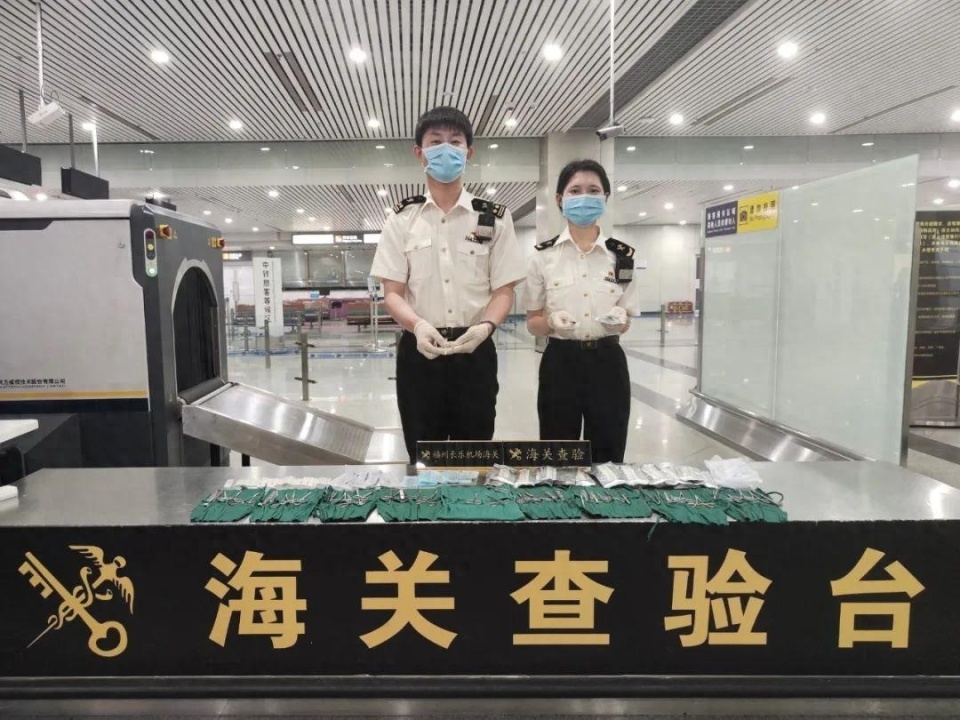 福州海关在旅客行李中查获医疗器械112件,胶原蛋白补充剂18件