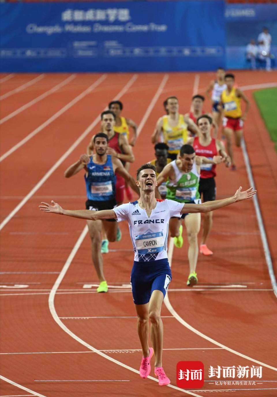 图说大运成都大运会田径比赛今日产生十枚金牌一睹赛场精彩瞬间