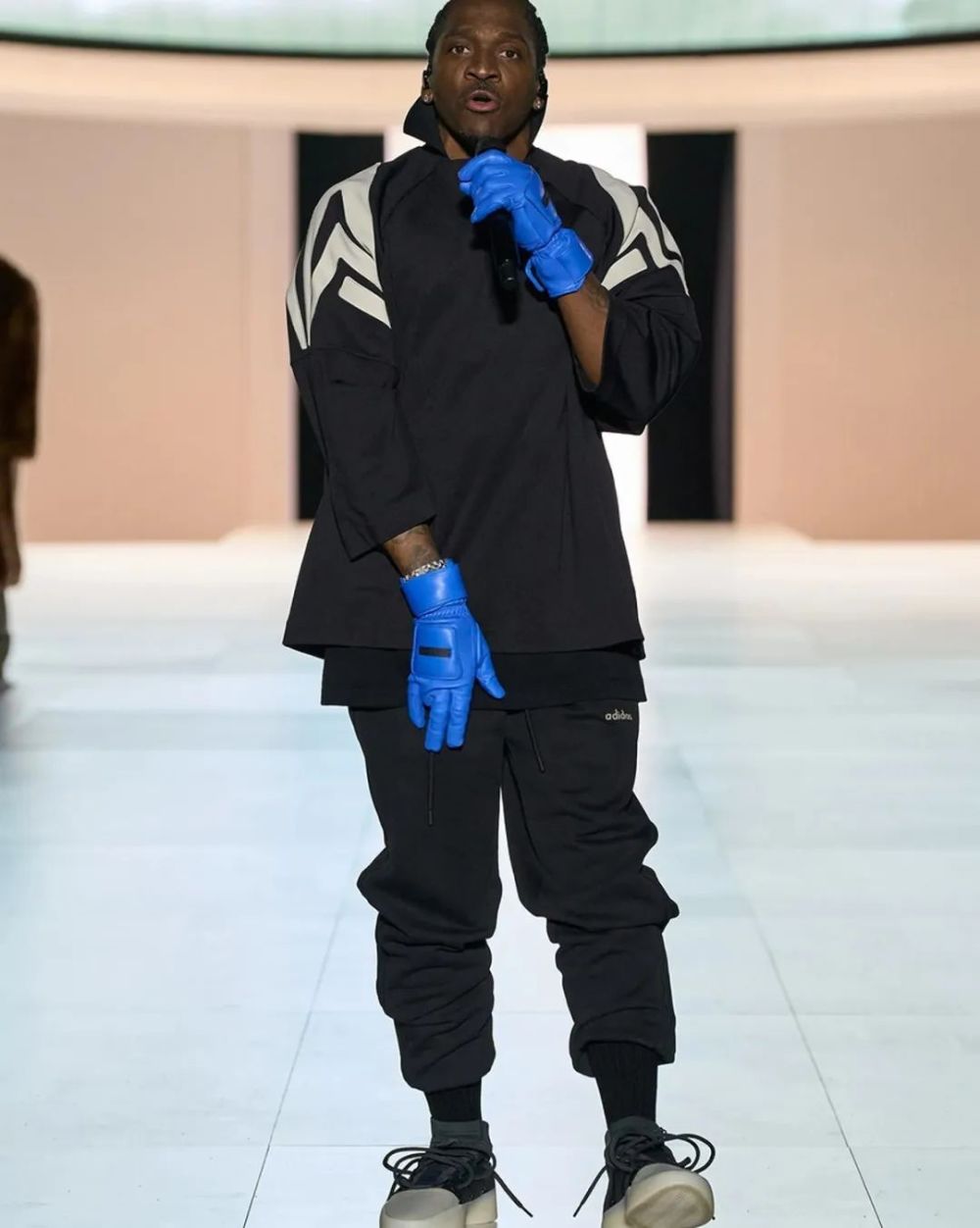 最近,现身棒球场的 jerry lorenzo 再次上脚了新配色.