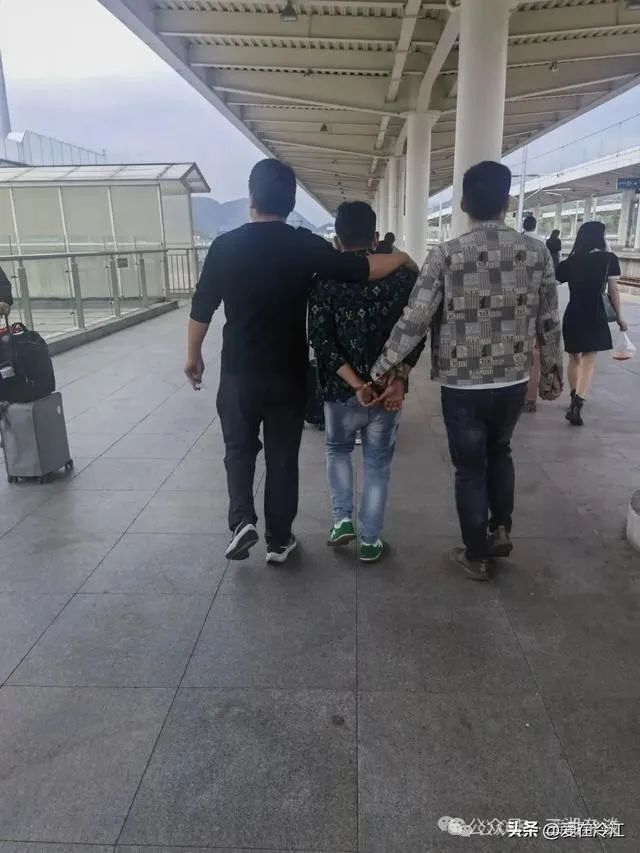 邵阳到娄底的这条通道被斩断,5名男女被抓