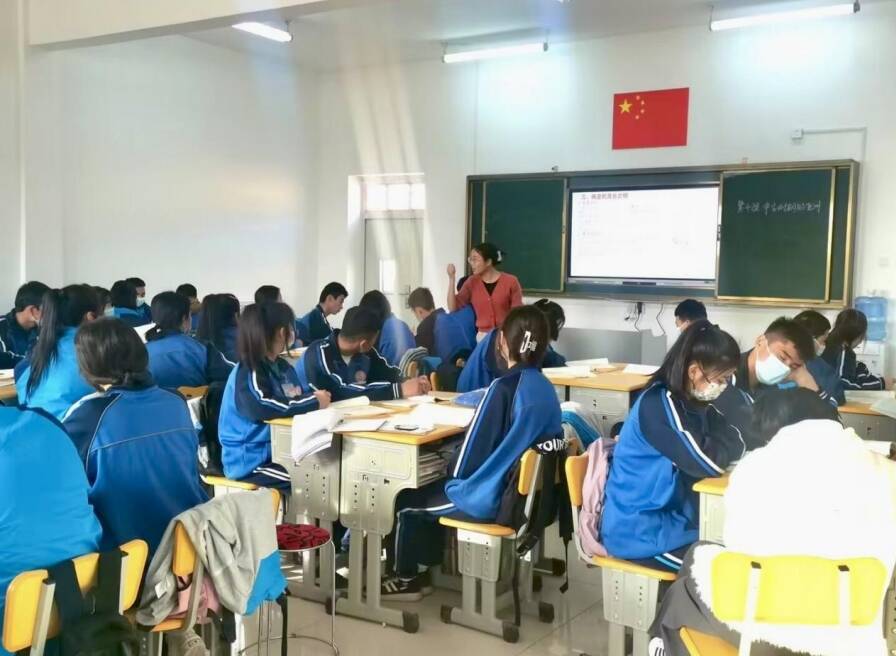 洪江市芙蓉中学:千里驰援 孕育出最美的"雪莲花"