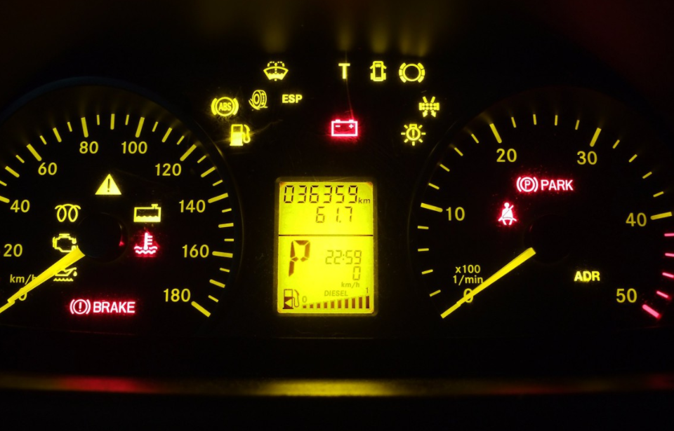 不知道大家在实际用车的时候,见到车里仪表盘亮故障灯,是有什么样的