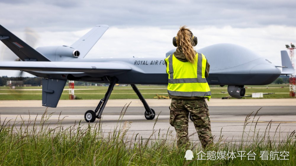 英国皇家空军"保护者"无人机在马勒姆基地降落
