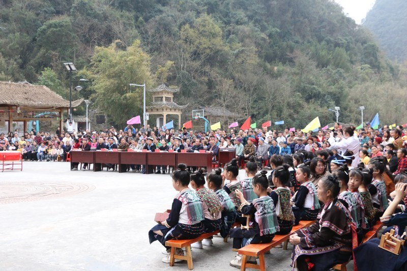 贵州荔波:民族团结一家亲 瑶族同胞共联谊_腾讯新闻