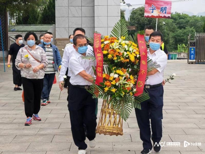 广州市集中组织200余名烈士亲属前往广西开展祭扫活动_腾讯新闻