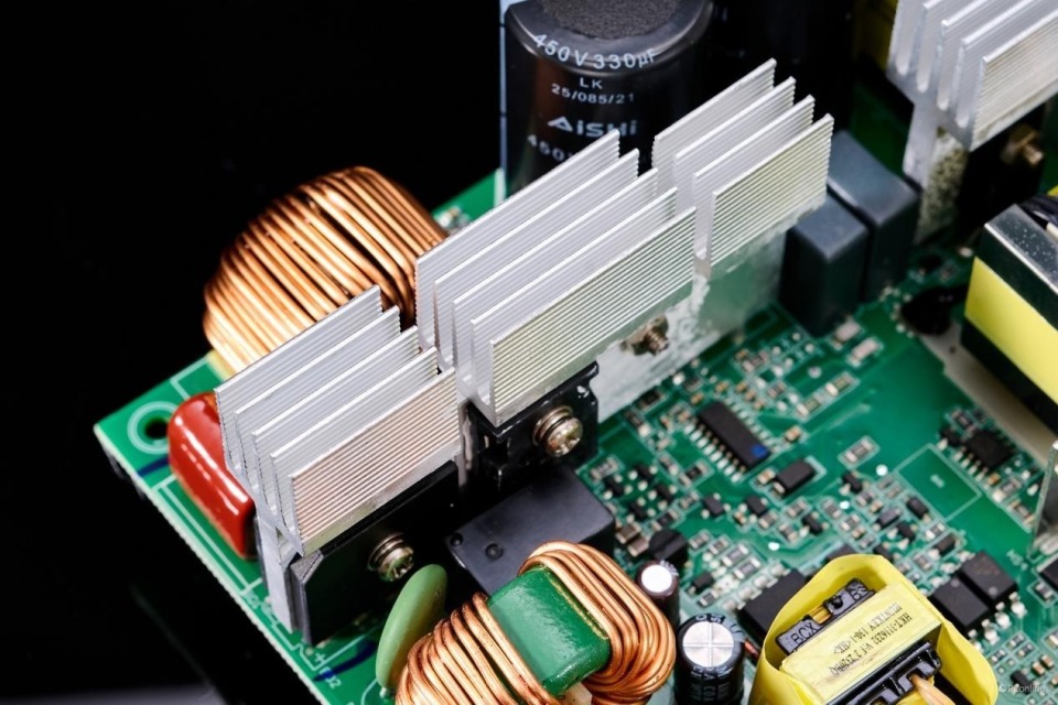 atx3.0规范加持,航嘉重火力ax1100g三叉戟金牌全模电源拆解