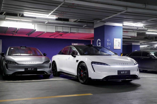 智界s7出厂经近万道检测,启动大规模交付,华为赋能能火吗?