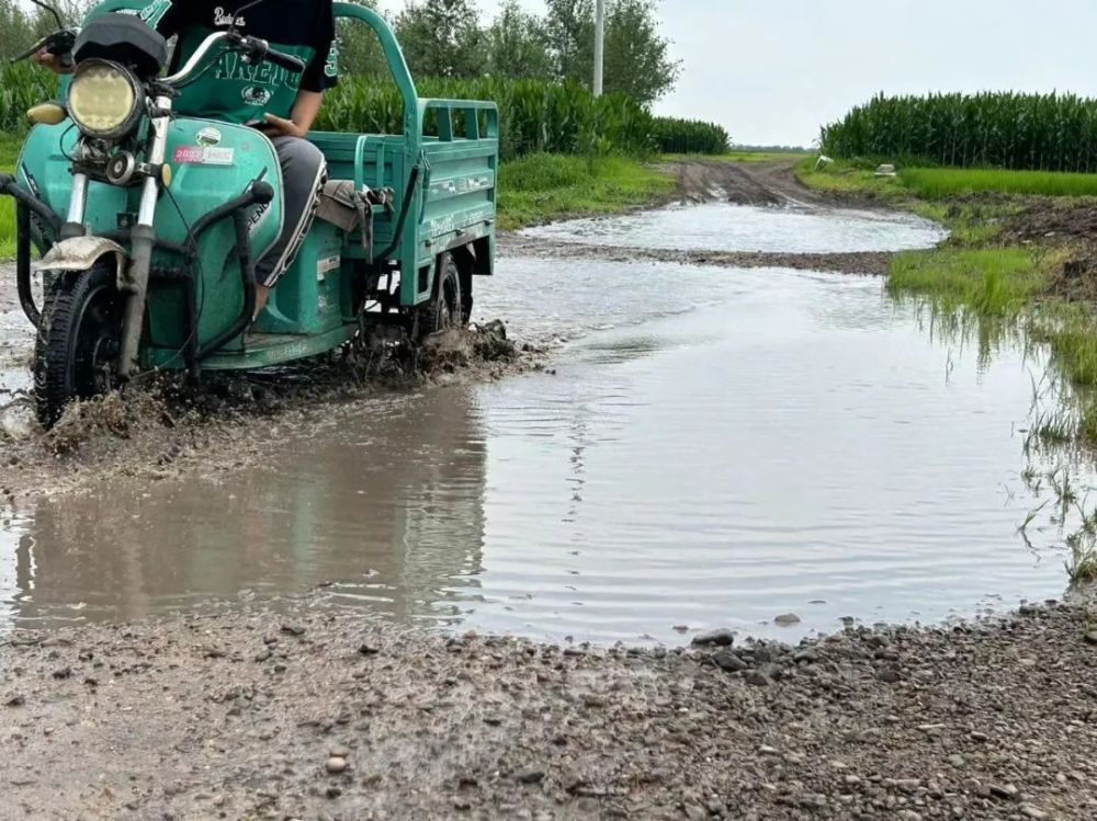 “私搭浮桥”地开建便民桥，村民：不相信秋收之前能架起一座正规大桥头条快报-313啦实用网
