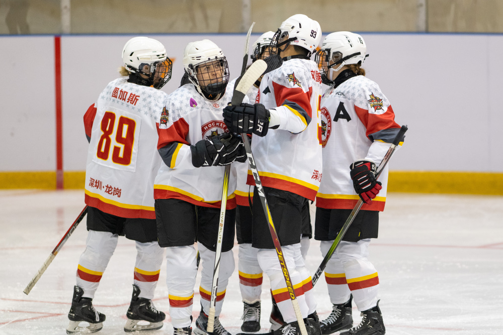 冰球中国女子冰球职业联赛北京队不敌深圳昆仑鸿星队