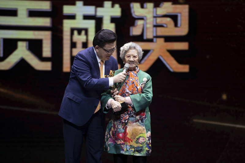 第31届上海白玉兰戏剧奖揭晓国民奶奶陈奇获颁特殊贡献奖