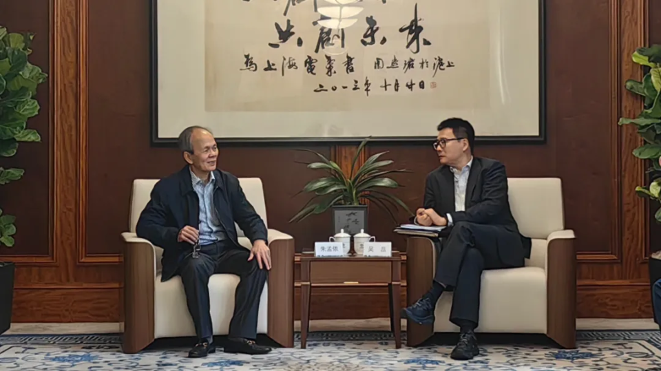 2024年4月,朱孟依(左)拜会上海电气集团,图片来源:珠江投管祥生地产