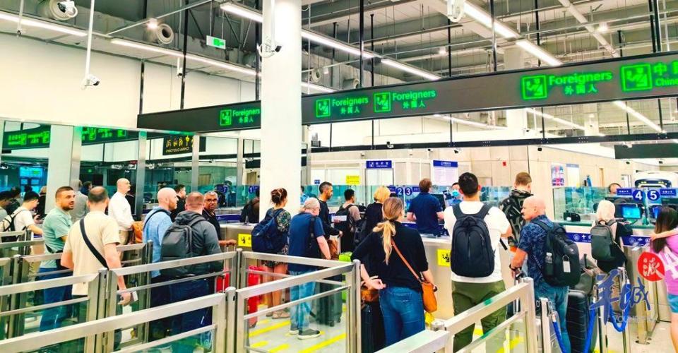 深圳皇岗口岸夜间通关忙,旅客通关请注意