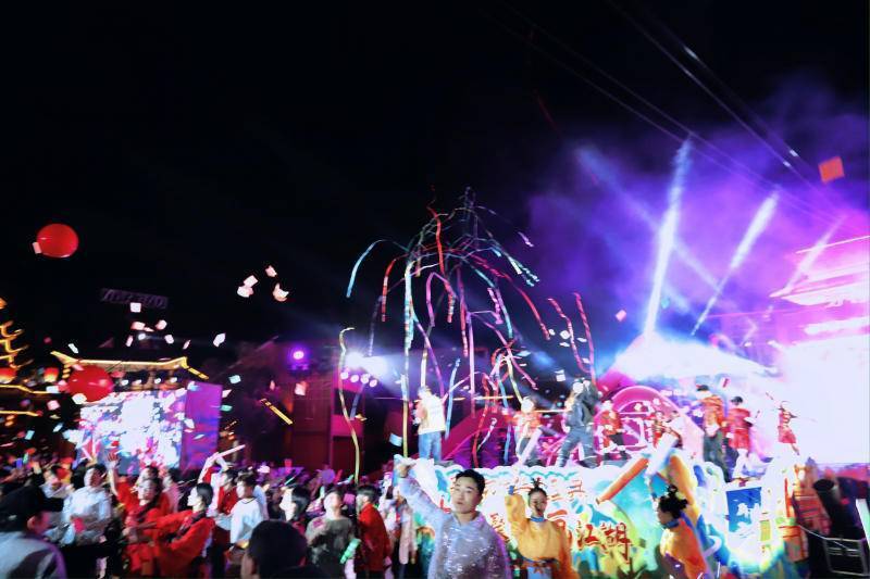 芜湖方特:"暑期狂欢季"接档"端午潮玩夜"