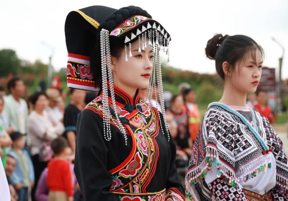 贵州威宁彝族服饰图片