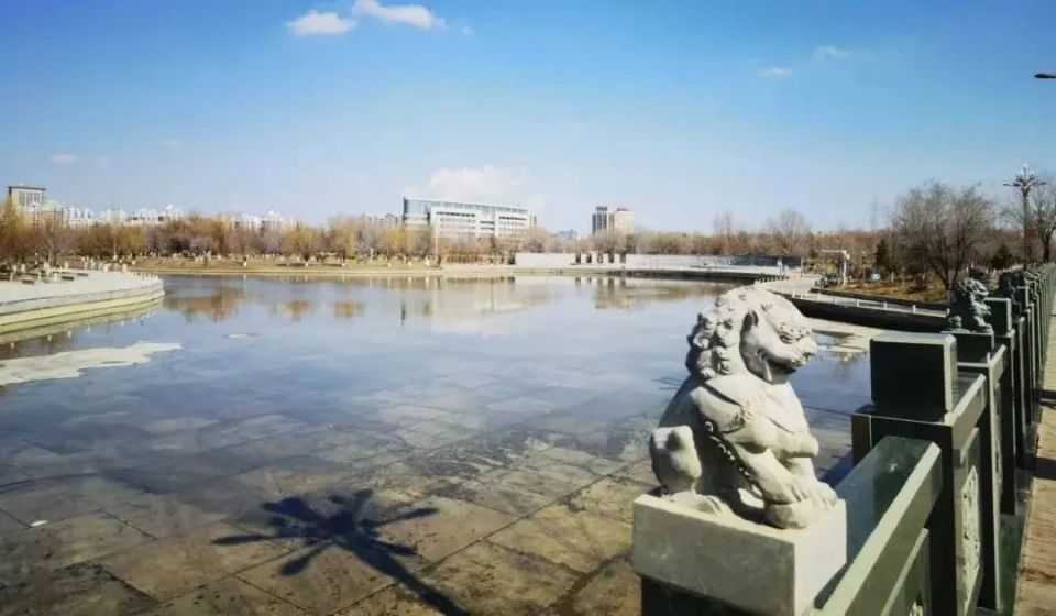 牛宏君 摄为了满足市民亲水,近水,乐水的需求,近日,五家渠市滨河公园