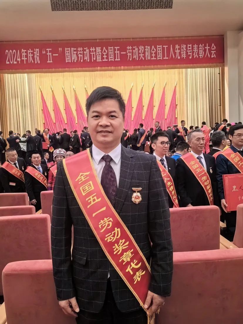 算起来,除了到恭城中学支教一年,他二十多年都在桂中任职,始终奋斗在