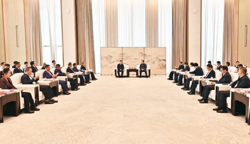 张国华、董兆伟与参加“雄安新区第三届科技·人才·创新周”的部分嘉宾举行工作座谈
