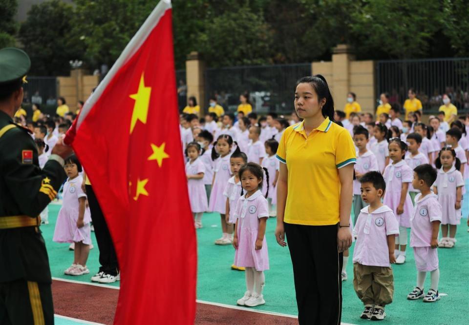 幼儿园春季升国旗主题图片