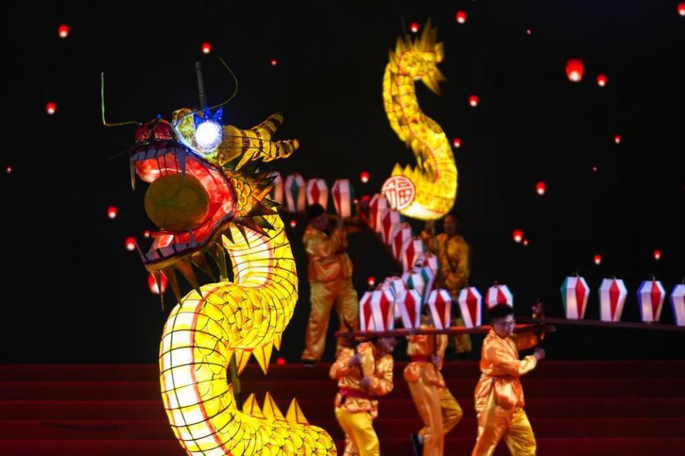 视频湖南板板龙灯龙身虚实相生舞动春的光影龙腾在广东
